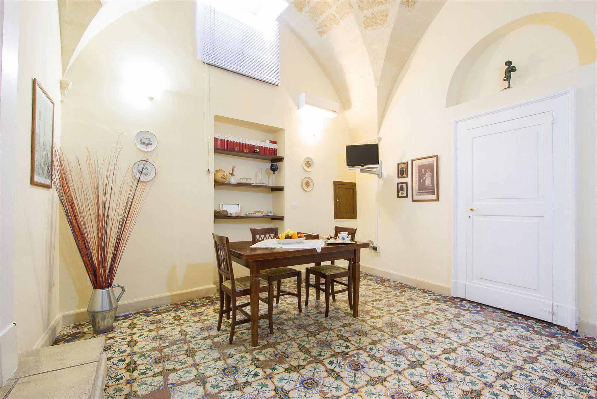 B&B Casa Li Santi เลชเช ภายนอก รูปภาพ