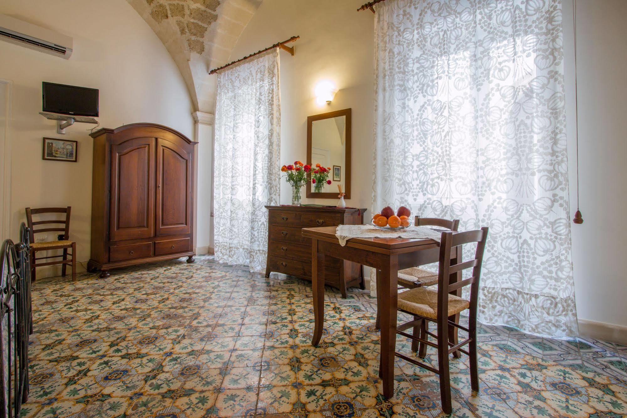 B&B Casa Li Santi เลชเช ภายนอก รูปภาพ